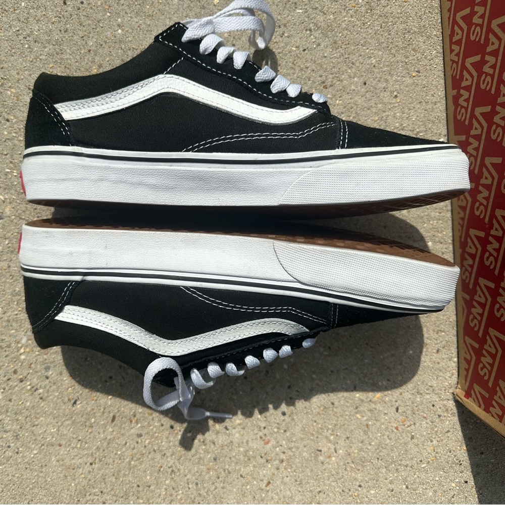Vans Old Skool   Worn twice   Black and white  suede and canvas M size 7.5. W 9